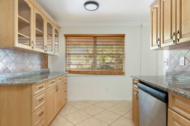 Building Photo - 3/2 Ranch with great outdoor space