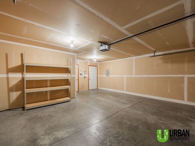 Building Photo - Spacious 2 Bed, 2 Bath Duplex with Large Fenced Yard in Spokane Valley