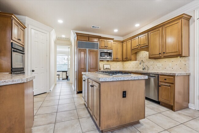 Building Photo - 2210 Bywater Dr