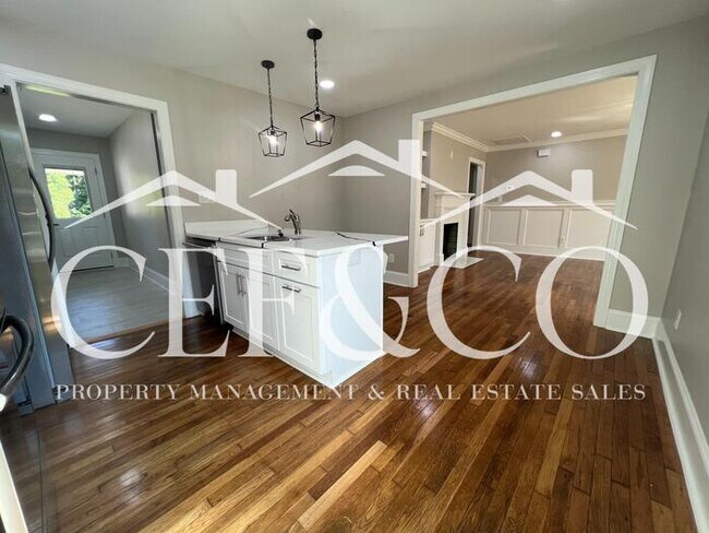 Building Photo - Spacious 3 bedroom home now available in Spartanburg!
