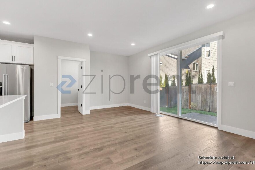 Building Photo - 11781 NW Thelin Ln