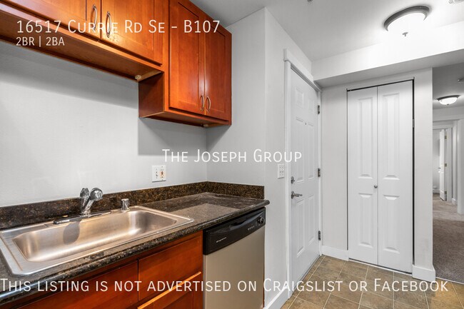 Building Photo - Beautifully Remodeled 2BD/2BA Condo in Mon...