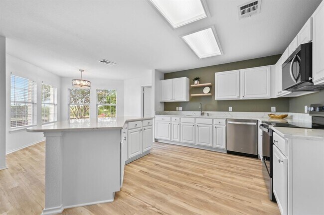 Building Photo - 2412 Regal Park Ln