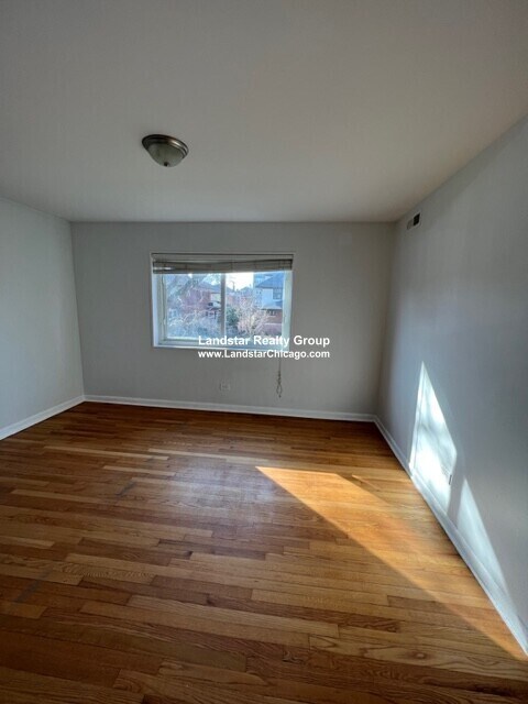 Building Photo - 1523 W Jarvis Ave