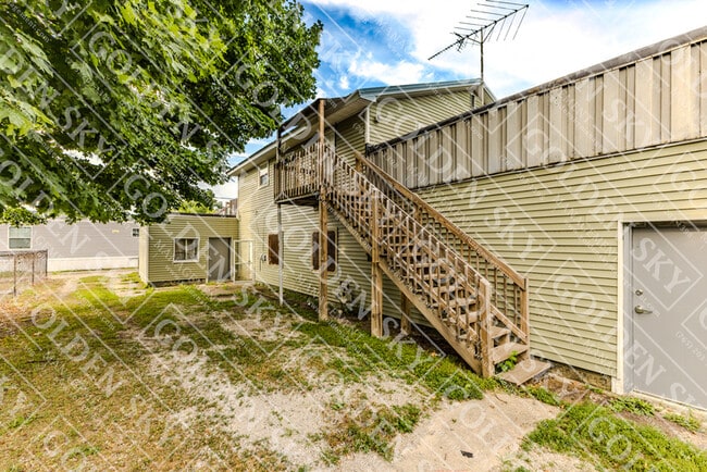 Primary Photo - 820 W 15th St