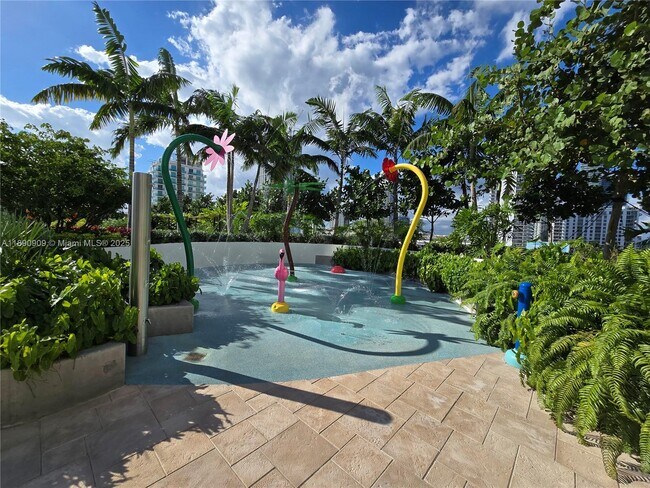 Building Photo - 700 NE 24th St