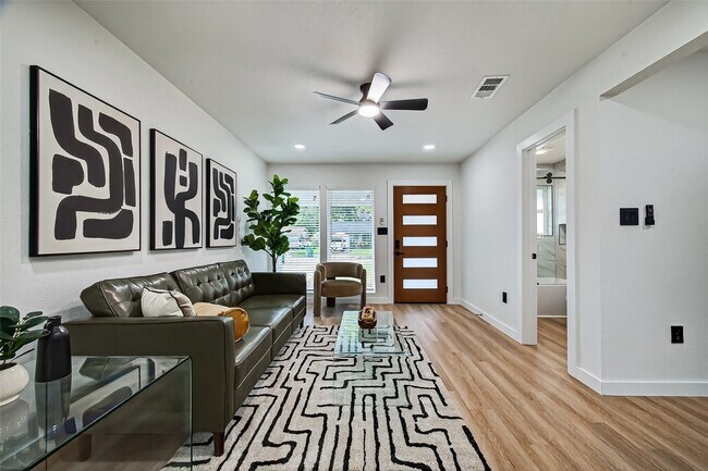 Building Photo - 7131 Mobud Dr