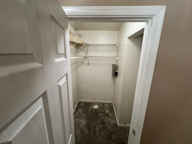 Building Photo - 2 Banyan Wood Ct