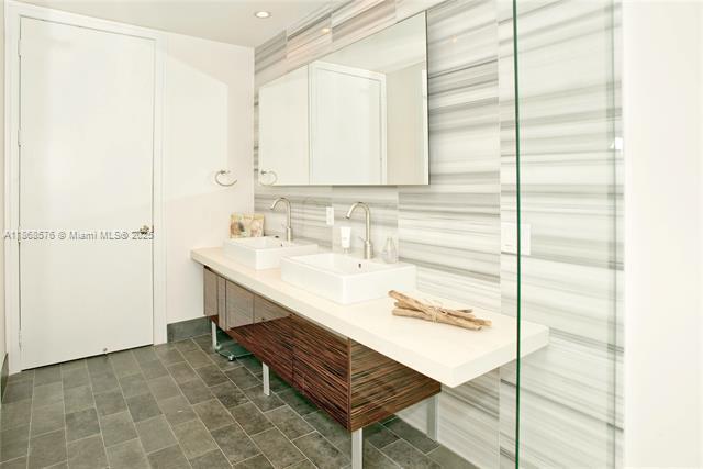 Building Photo - 1100 Biscayne Blvd