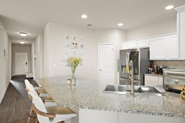 Building Photo - 2217 Dickinson Ter