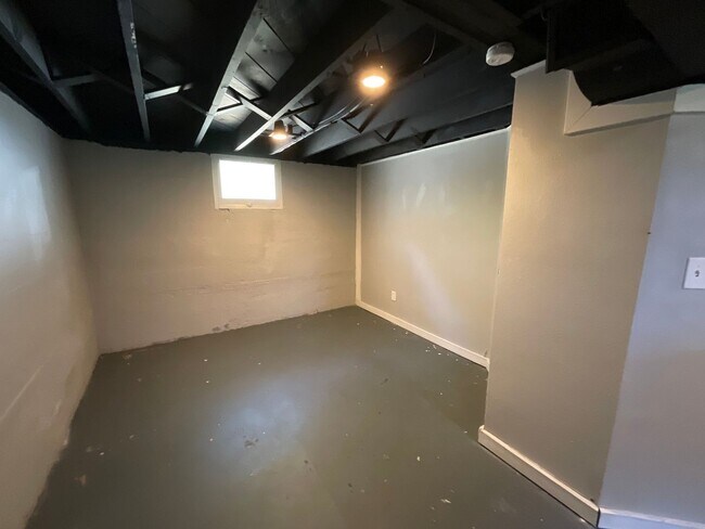 Building Photo - COLLEGE PRE-LEASING