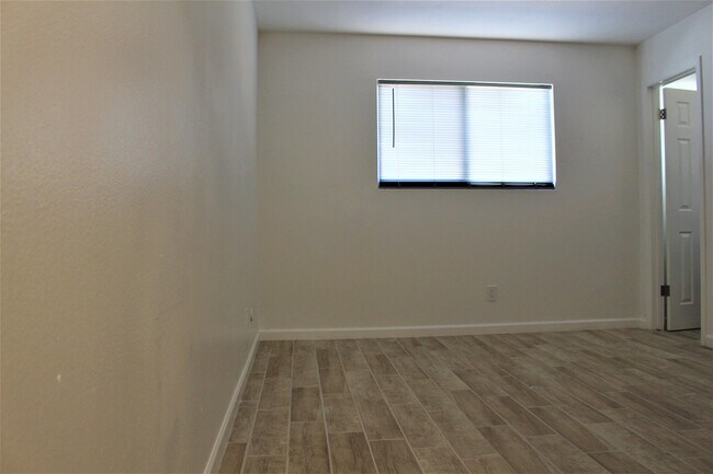 Building Photo - 10833 Cardigan Dr