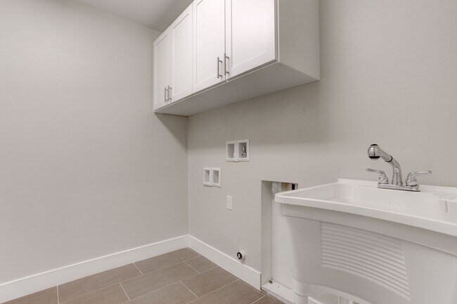 Building Photo - 9020 Nopah Peak Ct