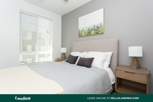 Building Photo - 9314 W Russell Rd