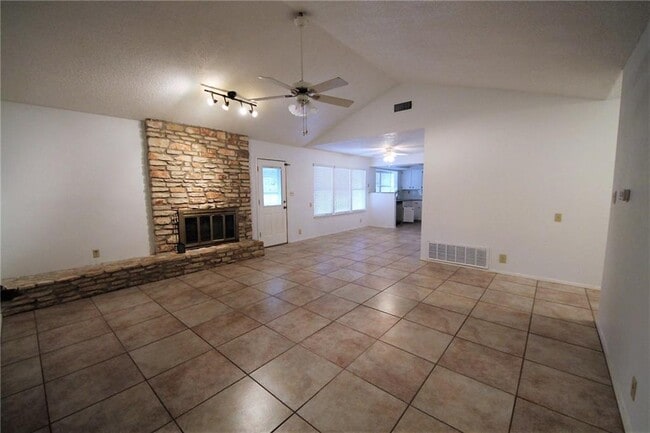 Building Photo - 13320 Water Oak Ln