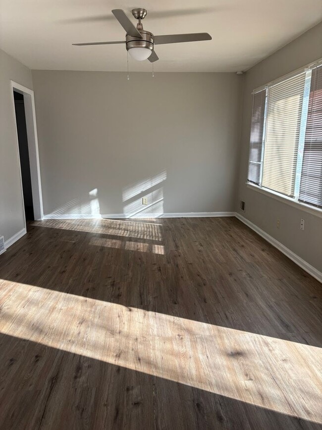 Building Photo - Three Bedroom One bathroom home for Rent