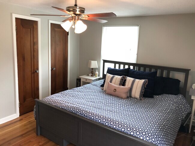 Building Photo - 1423 E 4th St