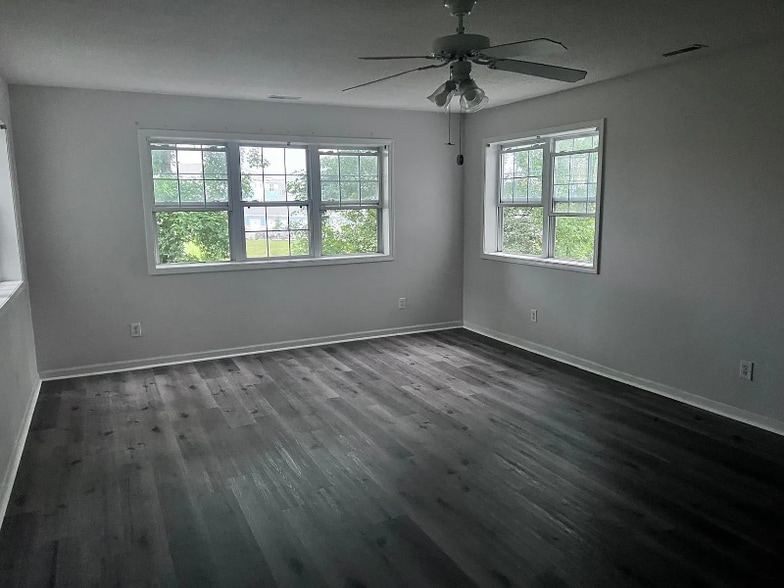 Building Photo - 4225 Villas Dr