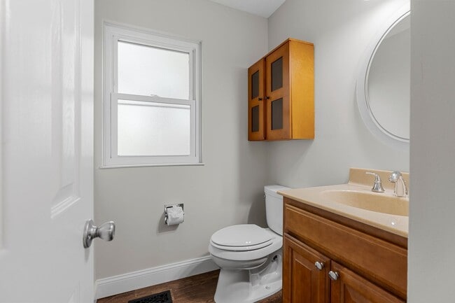Building Photo - Spacious 4-Bed, 3-Bath Family Home