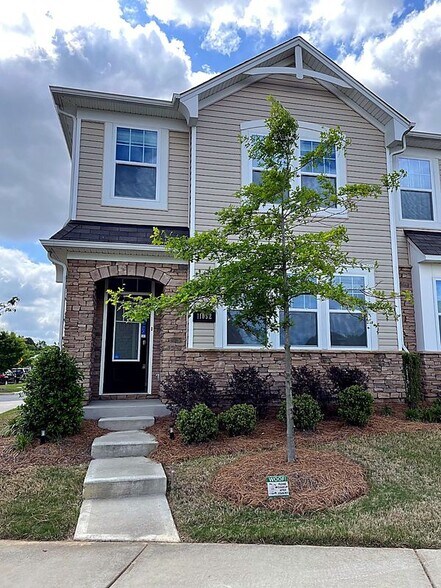 Building Photo - 11052 Chalkbark Ln