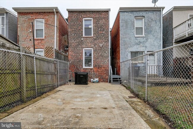 Building Photo - 1221 I St NE