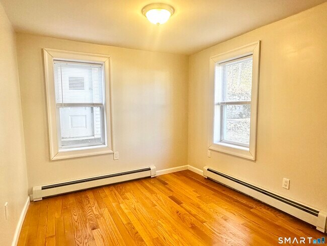 Building Photo - 49 Pleasant St