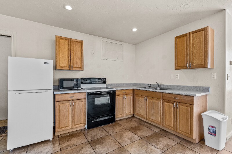 Building Photo - 1378 E Hatcher Dr