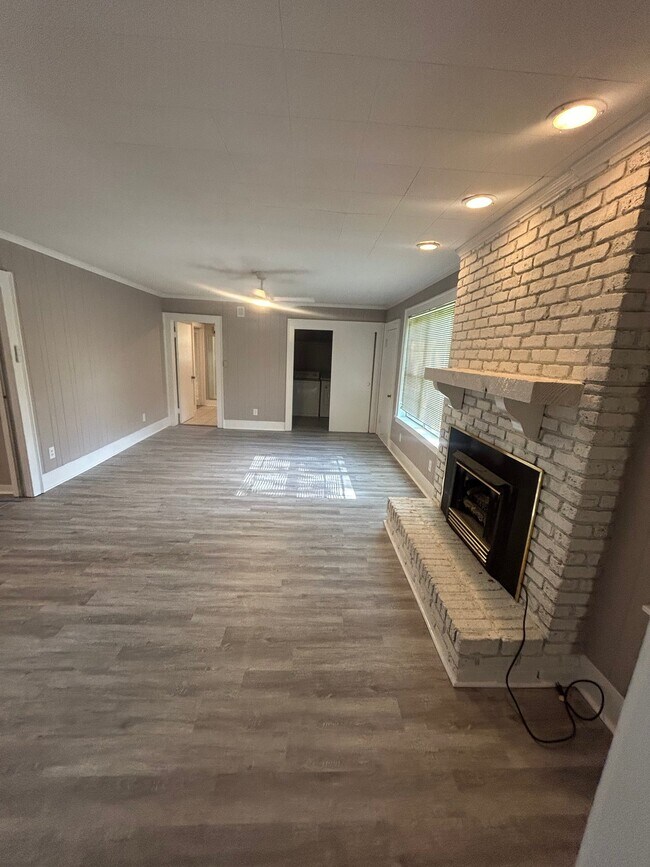 Building Photo - 13 Brantwood Dr