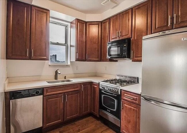 Building Photo - 25-25 Newtown Ave