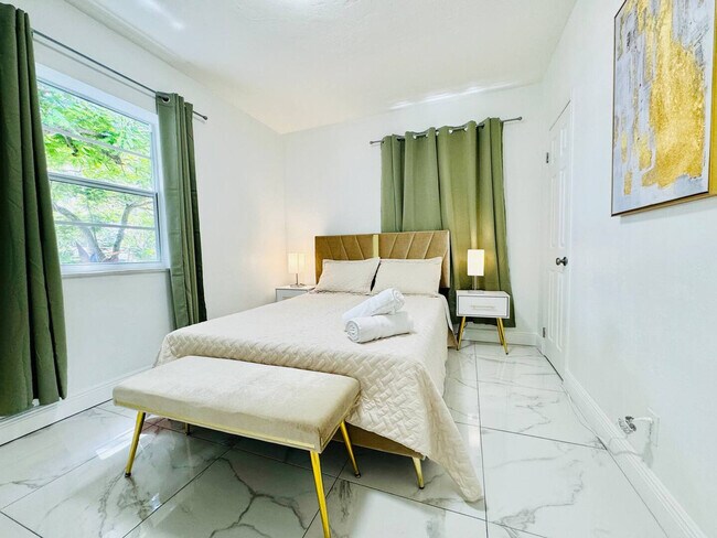 Building Photo - 133 SW 22nd Terrace