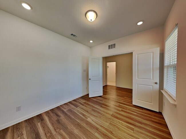 Building Photo - 1509 Gentle Crk Ln