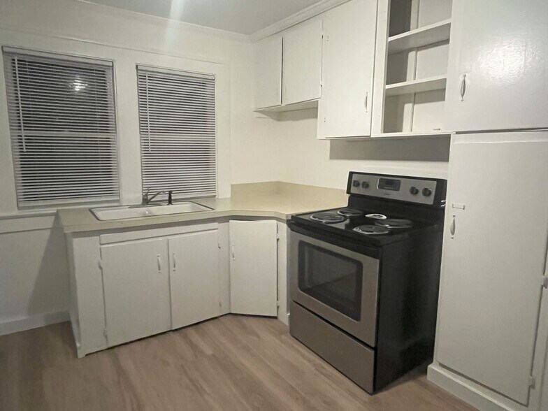 Building Photo - 16 Chatfield St