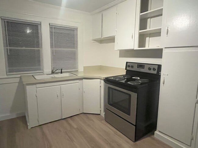 Building Photo - 16 Chatfield St