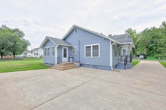 Building Photo - 110 Woodcraft Dr