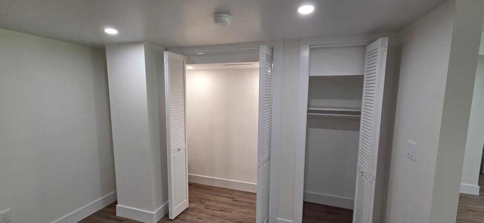 Building Photo - 60 Waterbury Pky