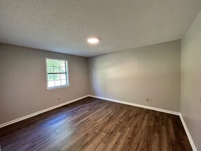 Building Photo - 400 Northwood Dr