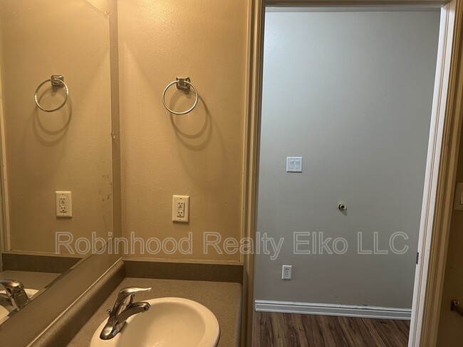 Building Photo - 1640 Winchester Dr