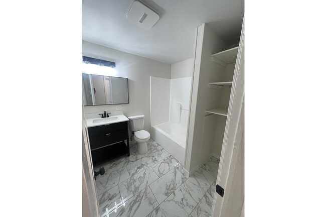 Building Photo - 235 Russell St