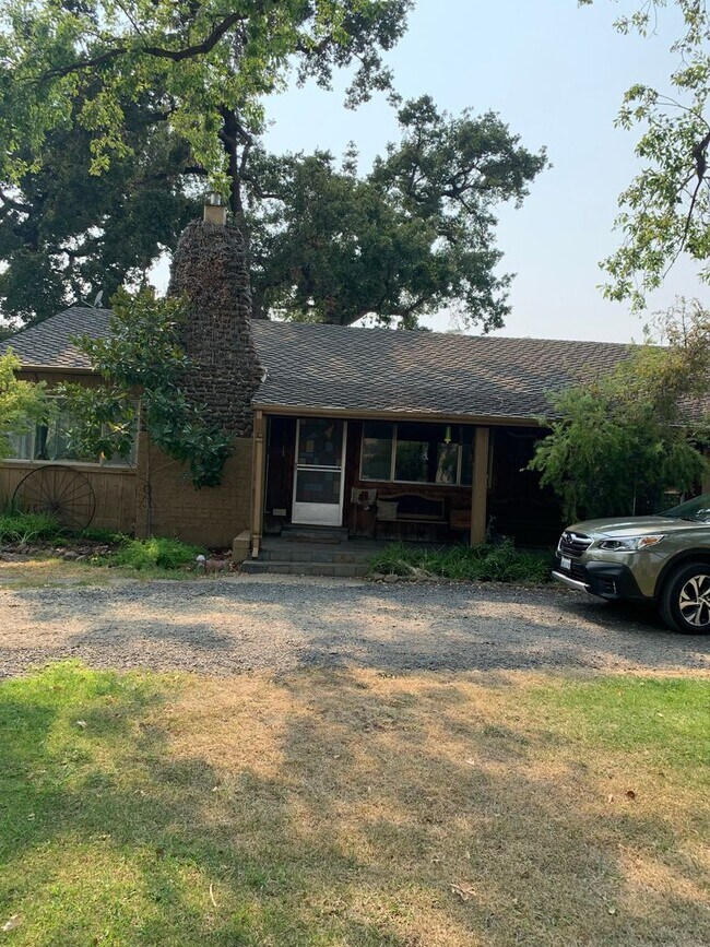 Building Photo - Butte Valley 3 bed 2 bath home, Privacy, n...