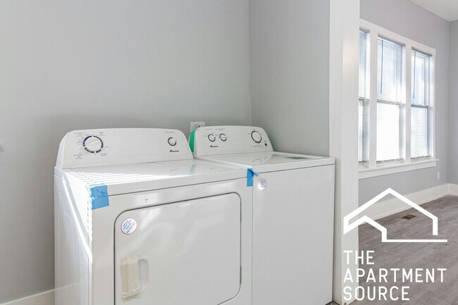 Building Photo - 2659 W Homer St