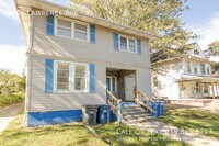 Building Photo - 2463 Lawrence Ave