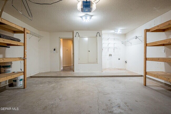 Building Photo - 7041 Falling Leaf Cir