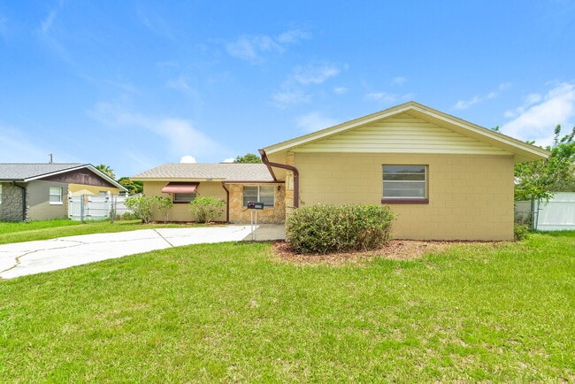 Building Photo - 10945 Tangora St