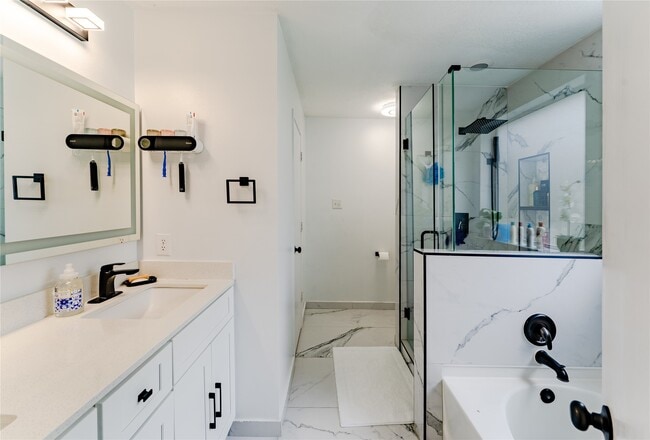 Building Photo - 7602 Little Thicket Ct