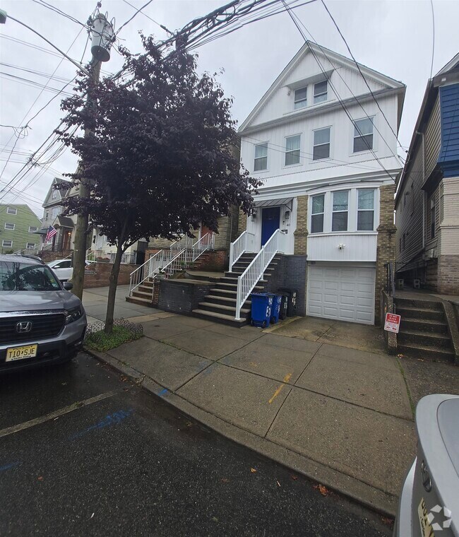 Building Photo - 40 E 36th St