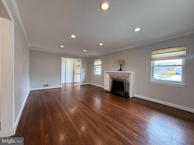 Building Photo - 9709 Saxony Rd