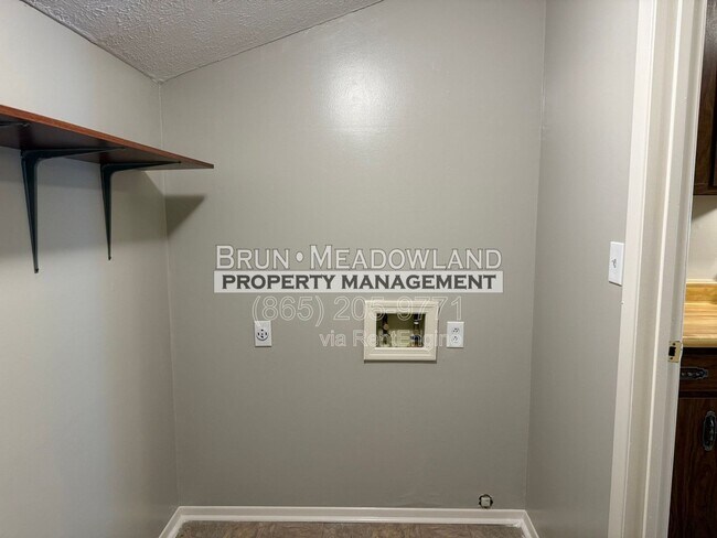 Building Photo - 7627 Alki Ln SW