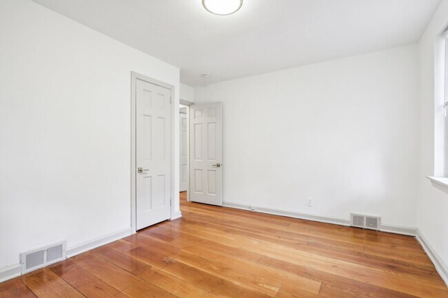 Building Photo - 2830 Midvale Ave