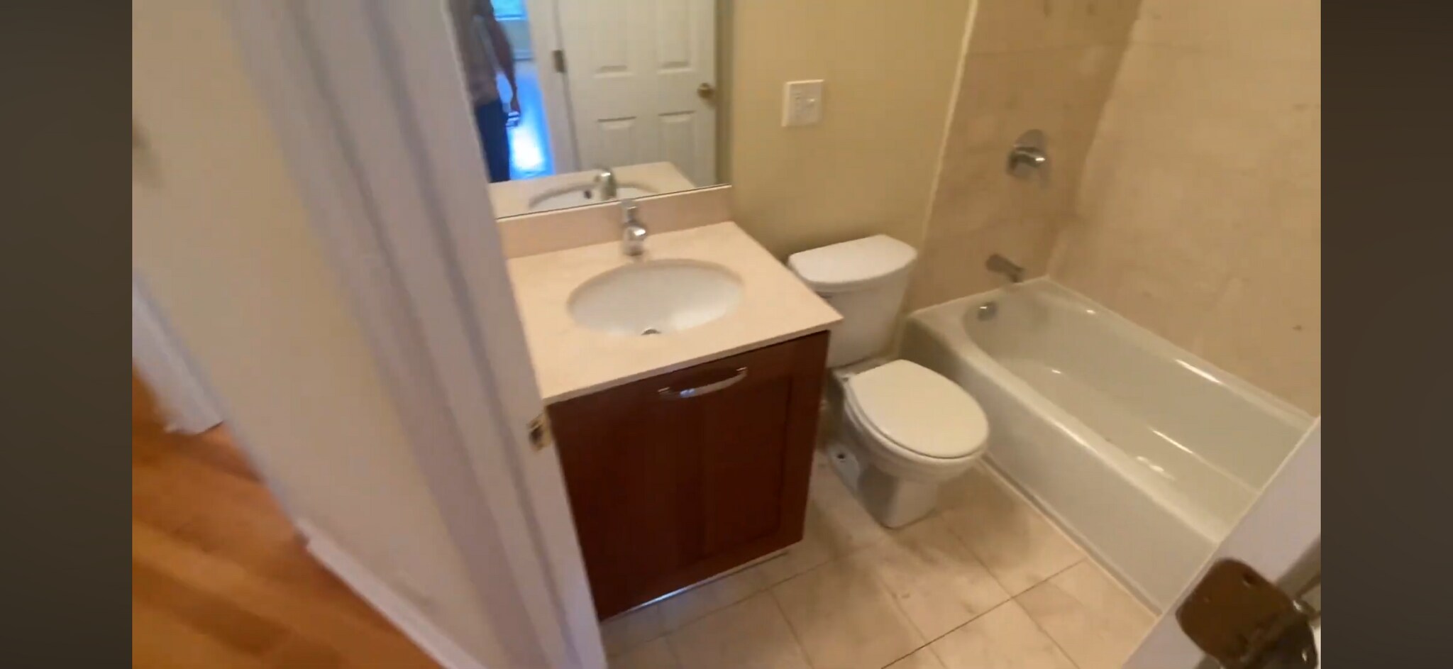 Building Photo - 2242 W Morse Ave