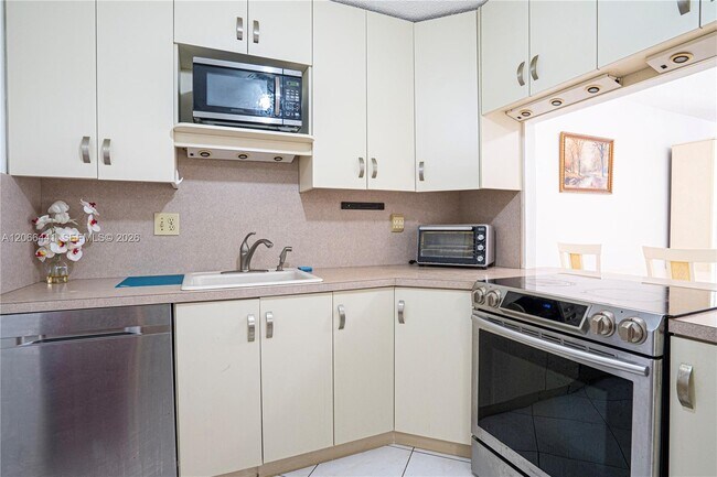 Building Photo - 600 Three Islands Boulevard